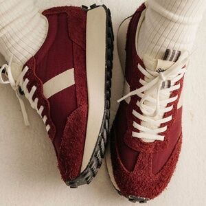 SeaVees Acorn Trainer (Sz 6.5)